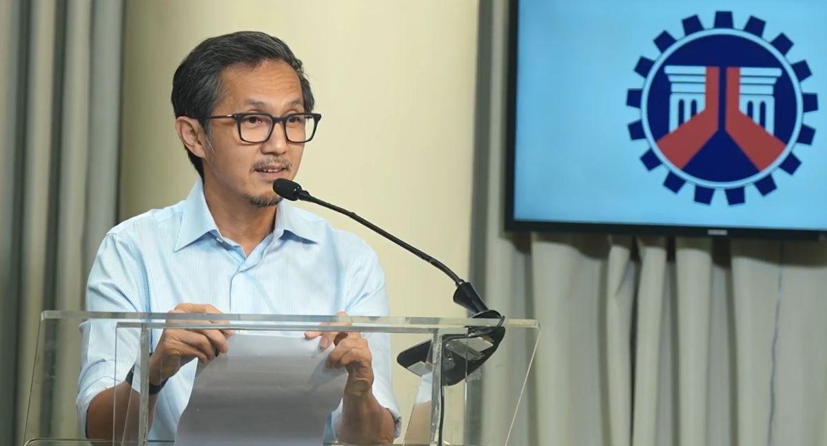 Dizon: Lifetime ban for ghost project, substandard contractors