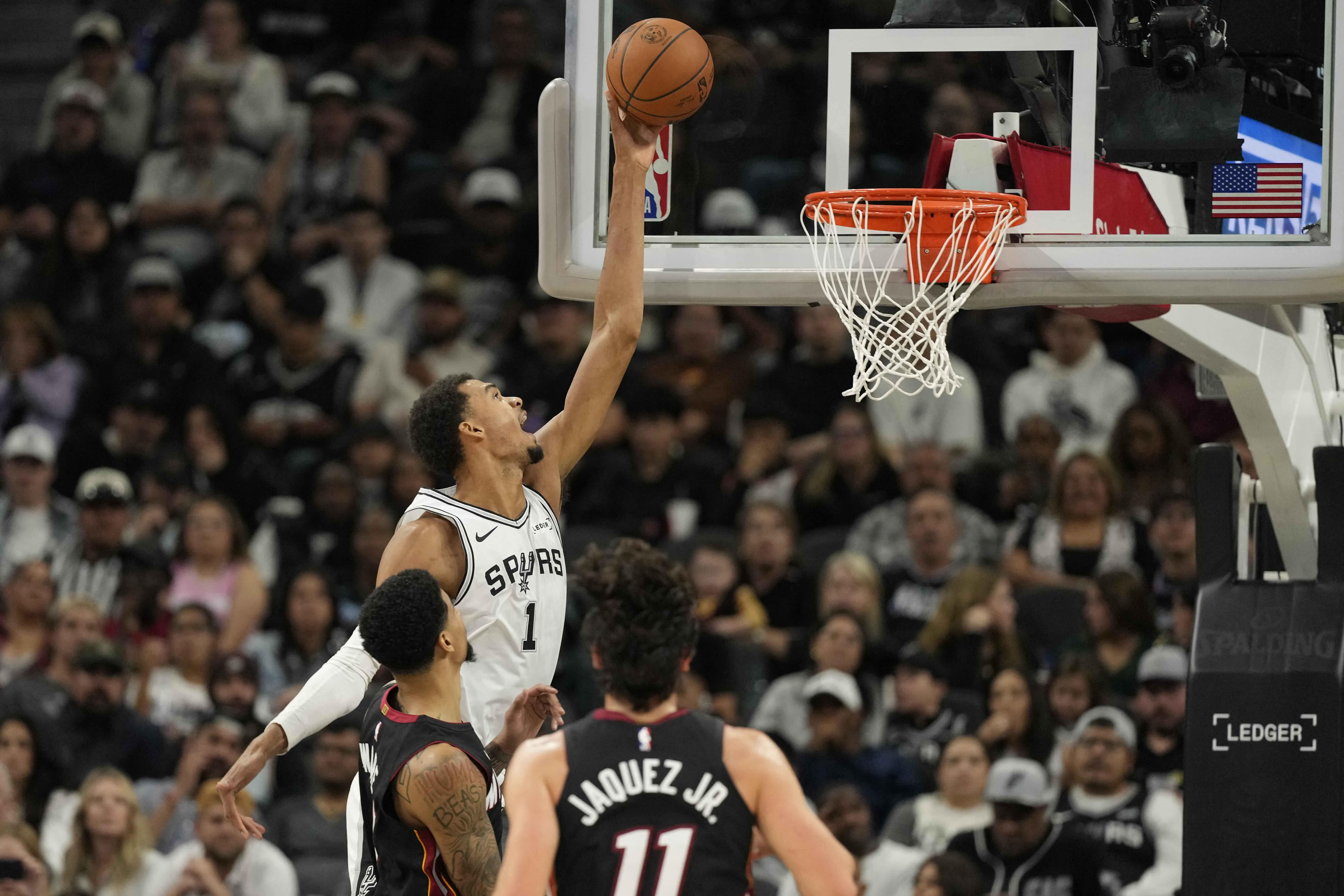 NBA: Spurs out to first 5-0 start after holding off Heat