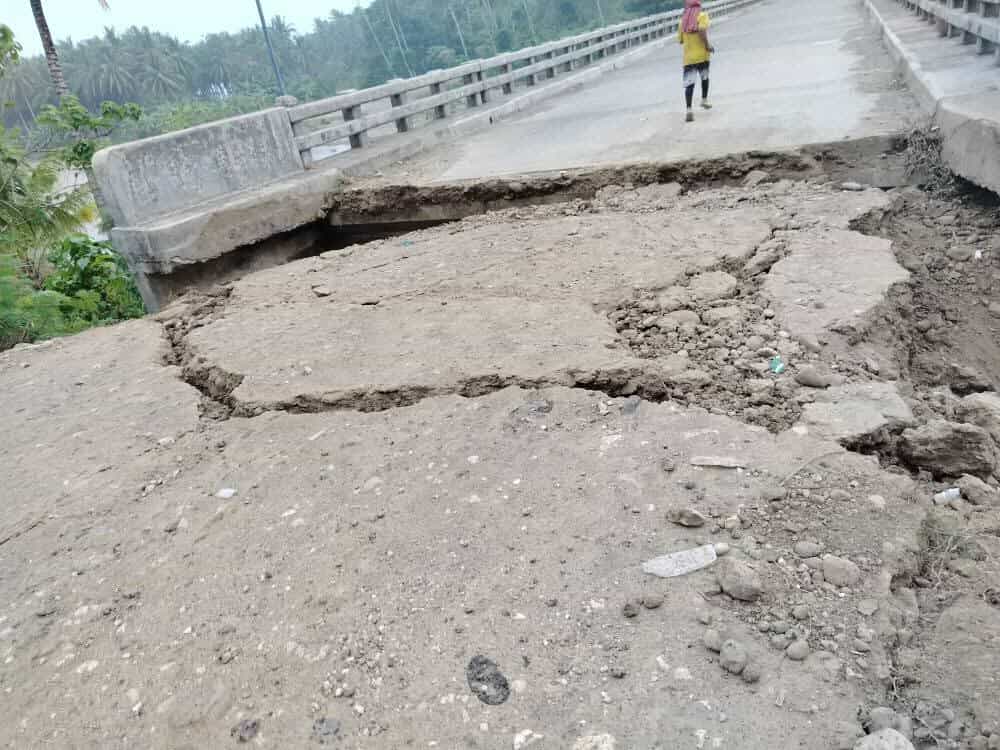 Magnitude 7.6 earthquake hits offshore Manay, Davao Oriental