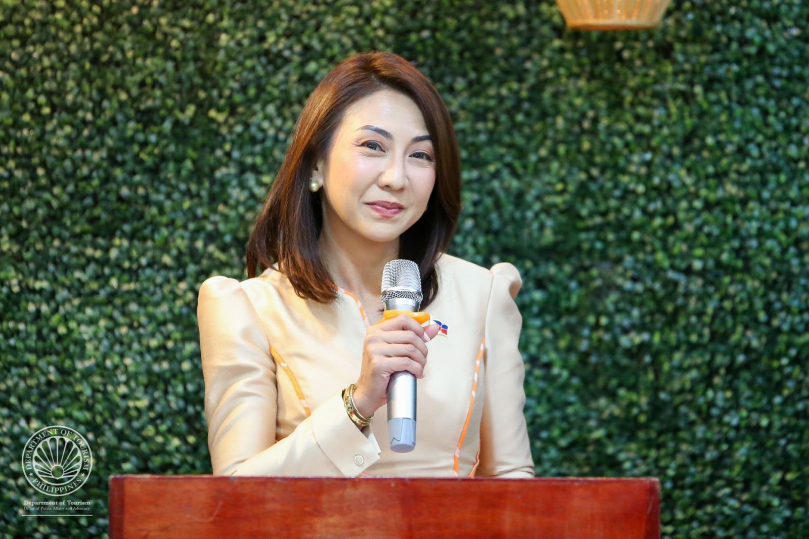 DOT, IBP to give legal aid to tourism businesses, privilege card for lawyers