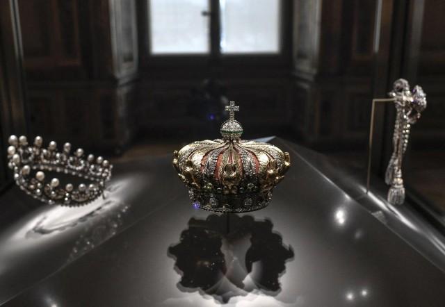 The diamond and emerald crown of the Empress of the French EugÃ©nie de Montijo is displayed at Apollon's Gallery at the Louvre in Paris on January 14, 2020. On October 19, 2025, robbers broke into the museum and fled with jewelry, including the crown. It was later found broken near the Louvre, a source close to the case said. Stephane de Sakutin/ AFP