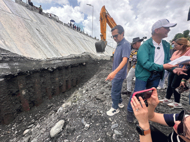 DPWH Sec. Vince Dizon inspects an incomplete flood control project in Oriental Mindoro. One of its contractors was a firm formerly owned by ex-Ako Bicol party-list Rep. Zaldy Co (Photo by Joseph Morong/GMA Integrated News)