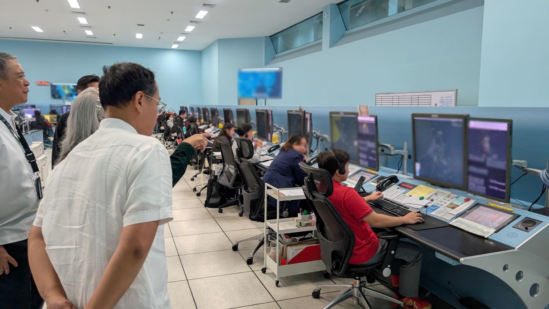 DOTr inspects CAAP air traffic control center ahead of Undas 2025 exodus