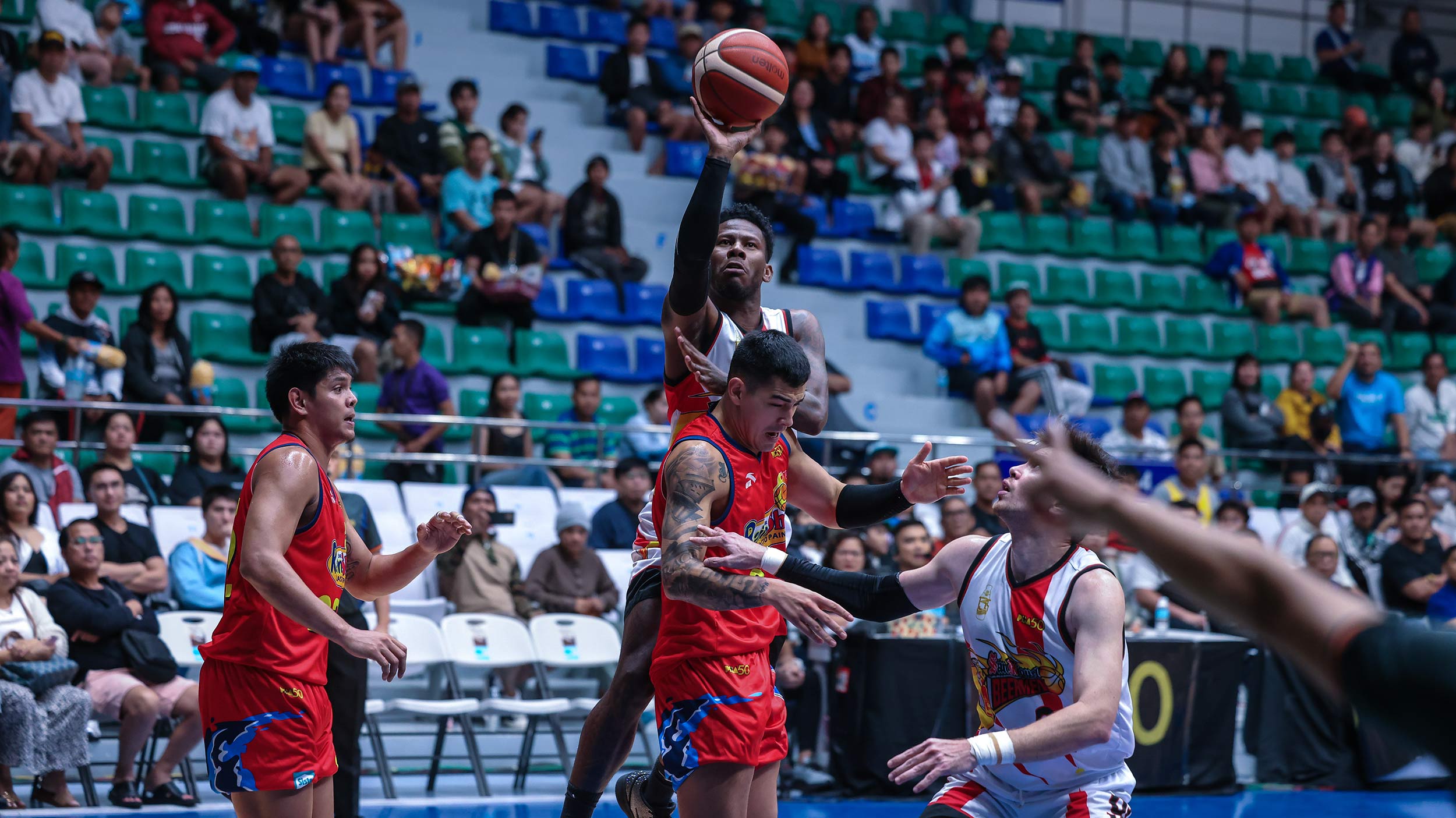 PBA: San Miguel finally gets on board as Perez, Lassiter lead way vs. Rain or Shine