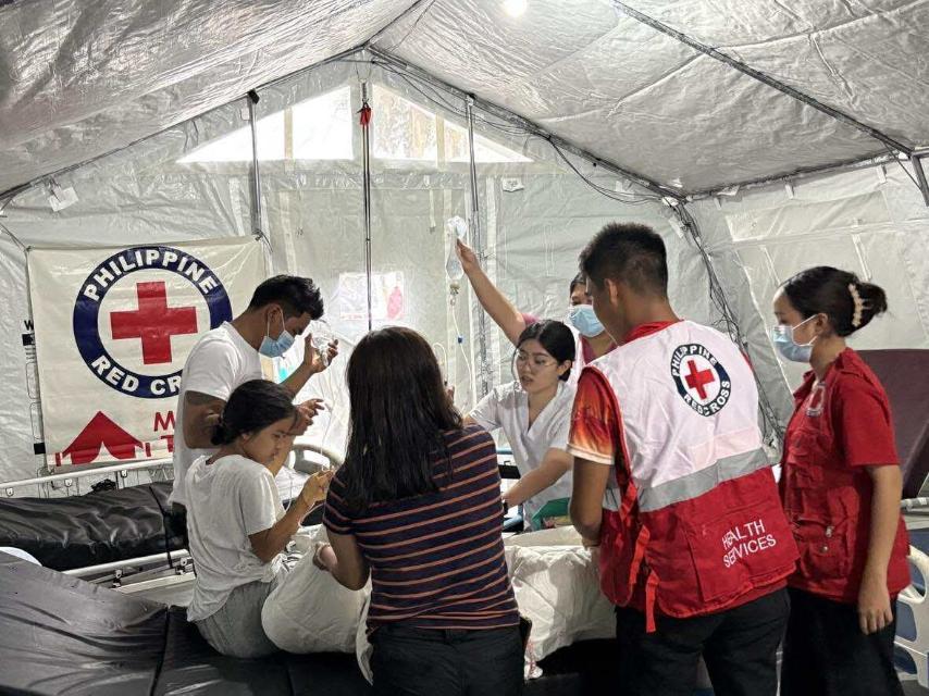 PH Red Cross sets up medical tents in Bogo for Cebu earthquake victims
