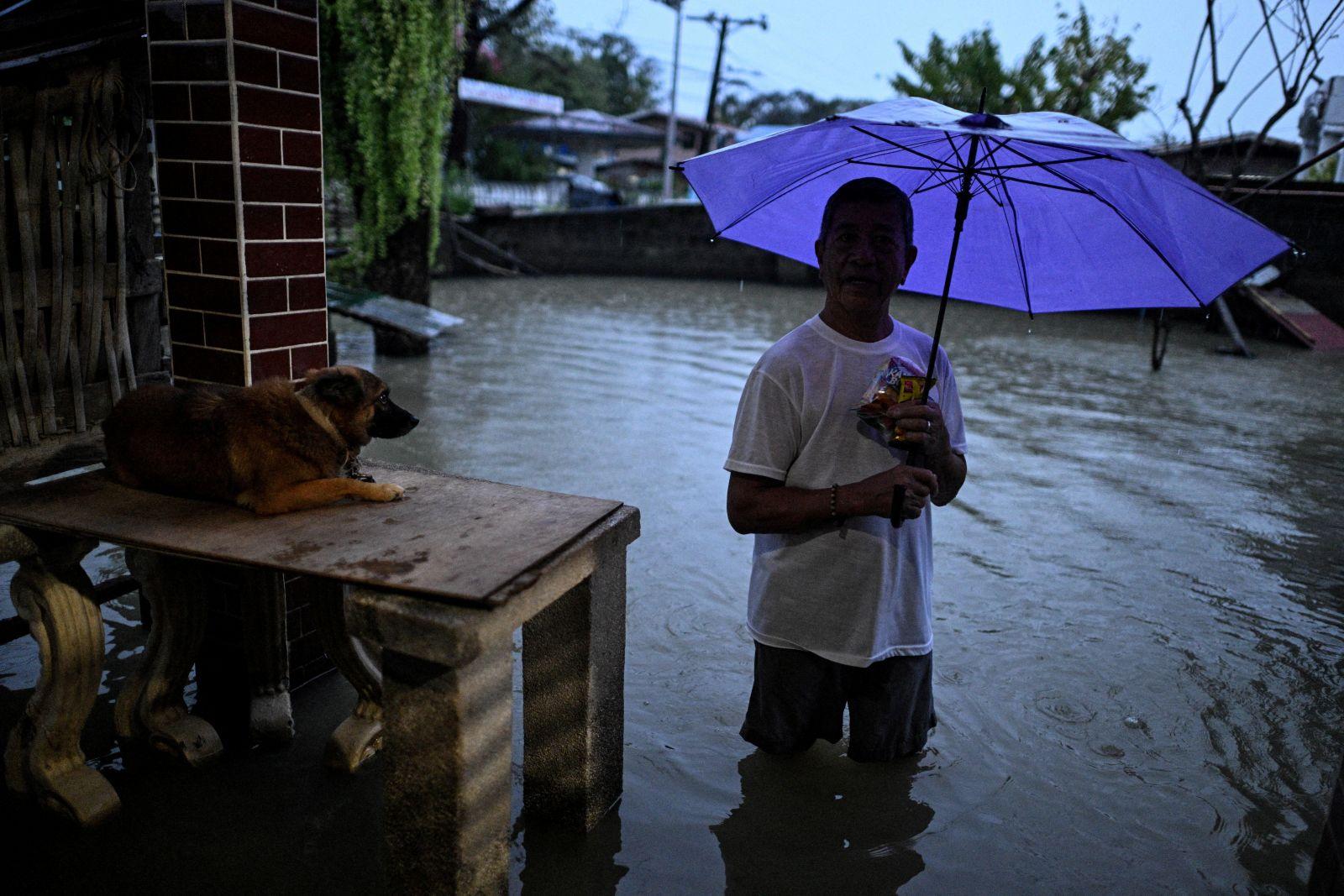 Flooding in Calumpit, Bulacan due to Severe Tropical Storm Paolo
