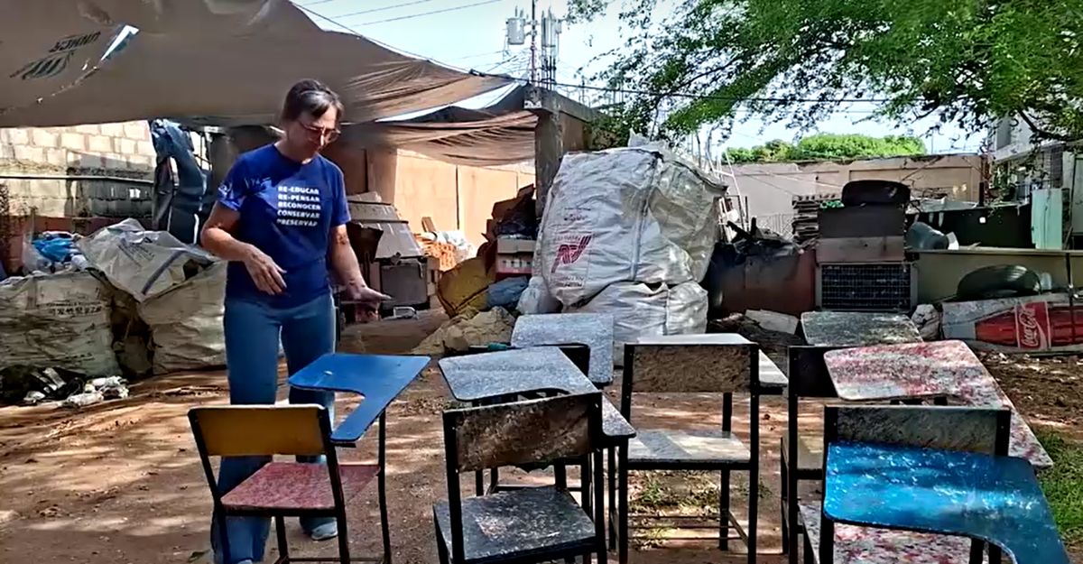 Venezuelan students help turn plastic waste into school desks