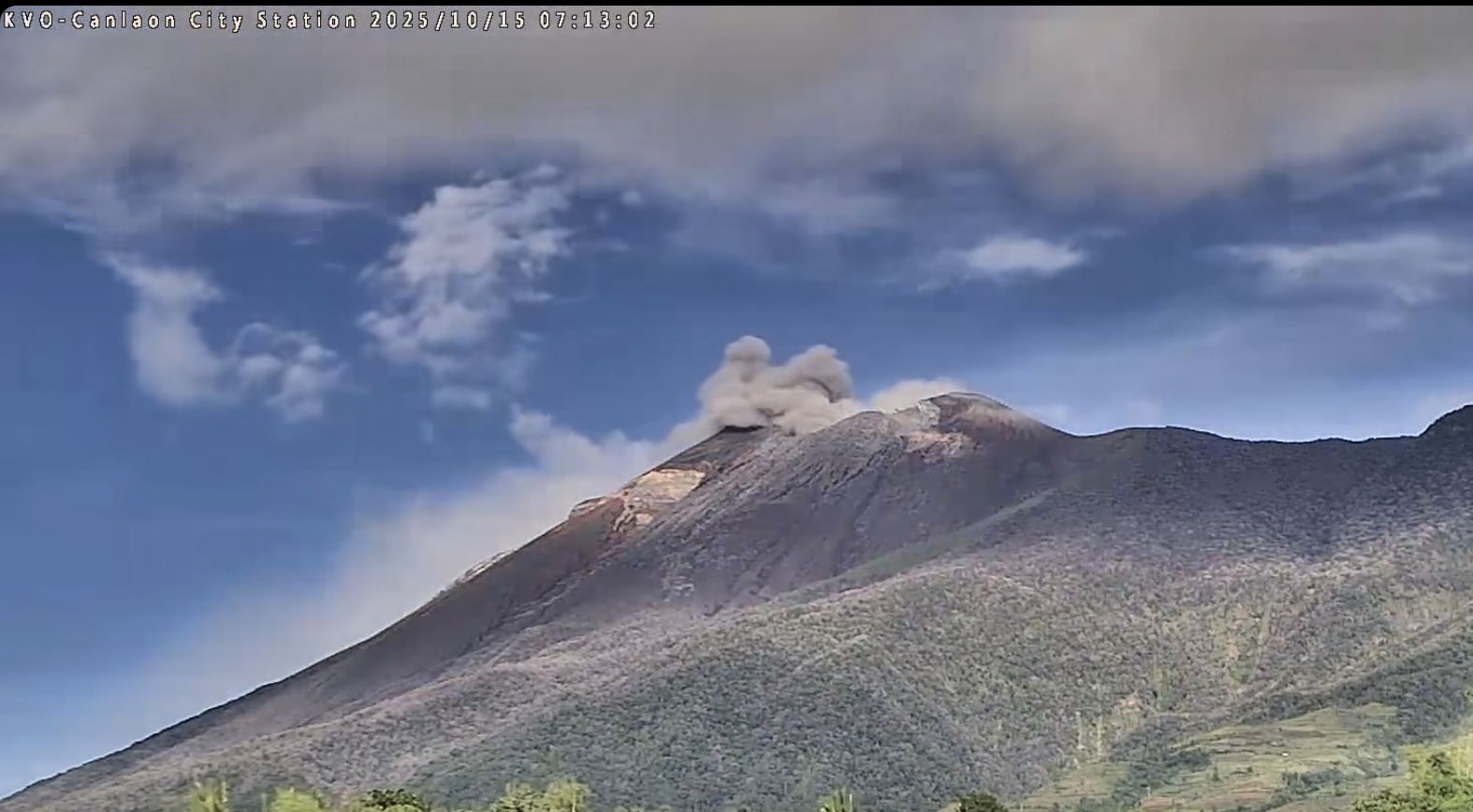 Kanlaon Volcano emits ash; Alert Level 2 still up —PHIVOLCS