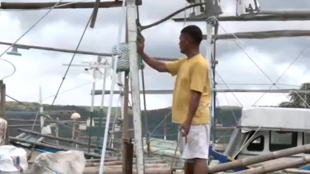 Fisherfolk secure boats, residents prep to evac as Ramil nears Dingalan Aurora