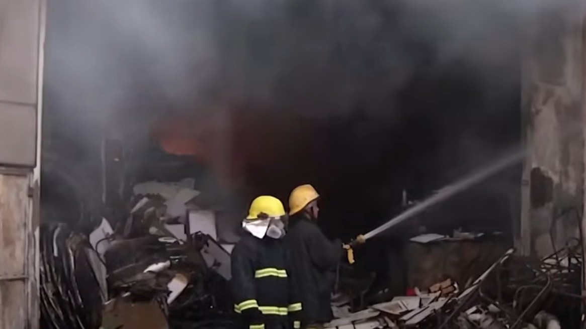 Fire razes warehouse in Valenzuela City
