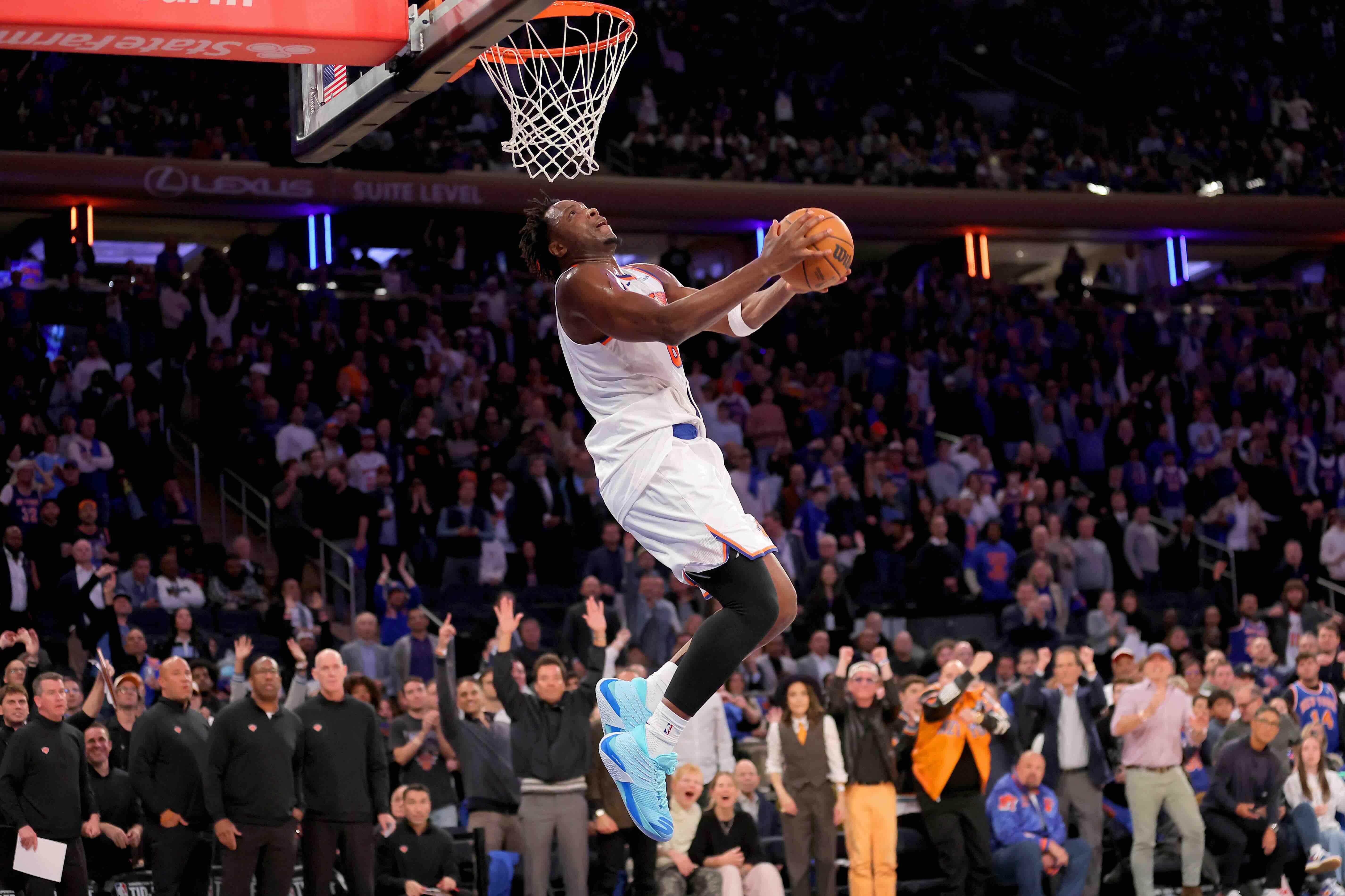 NBA: Dinged up Knicks gut out season-opening win over Cavs