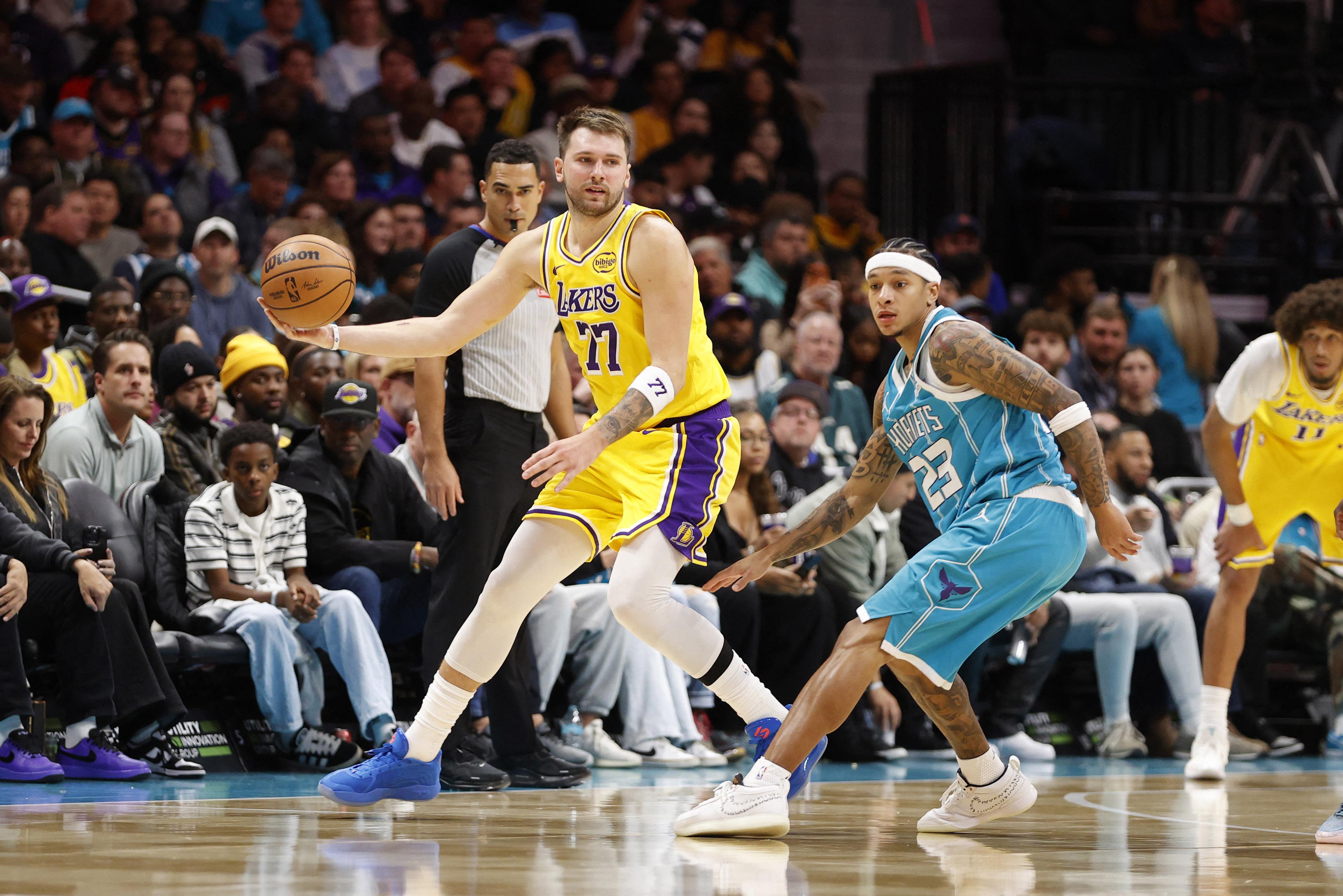 NBA: Lakers continue road success with win over Hornets