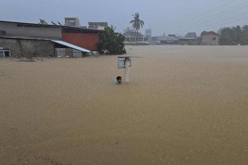 Death toll in Southeast Asia floods tops 250