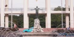 Orihinal na Oblation statue, sino ang tunay na modelo at ano ang sinisimbulo nito?