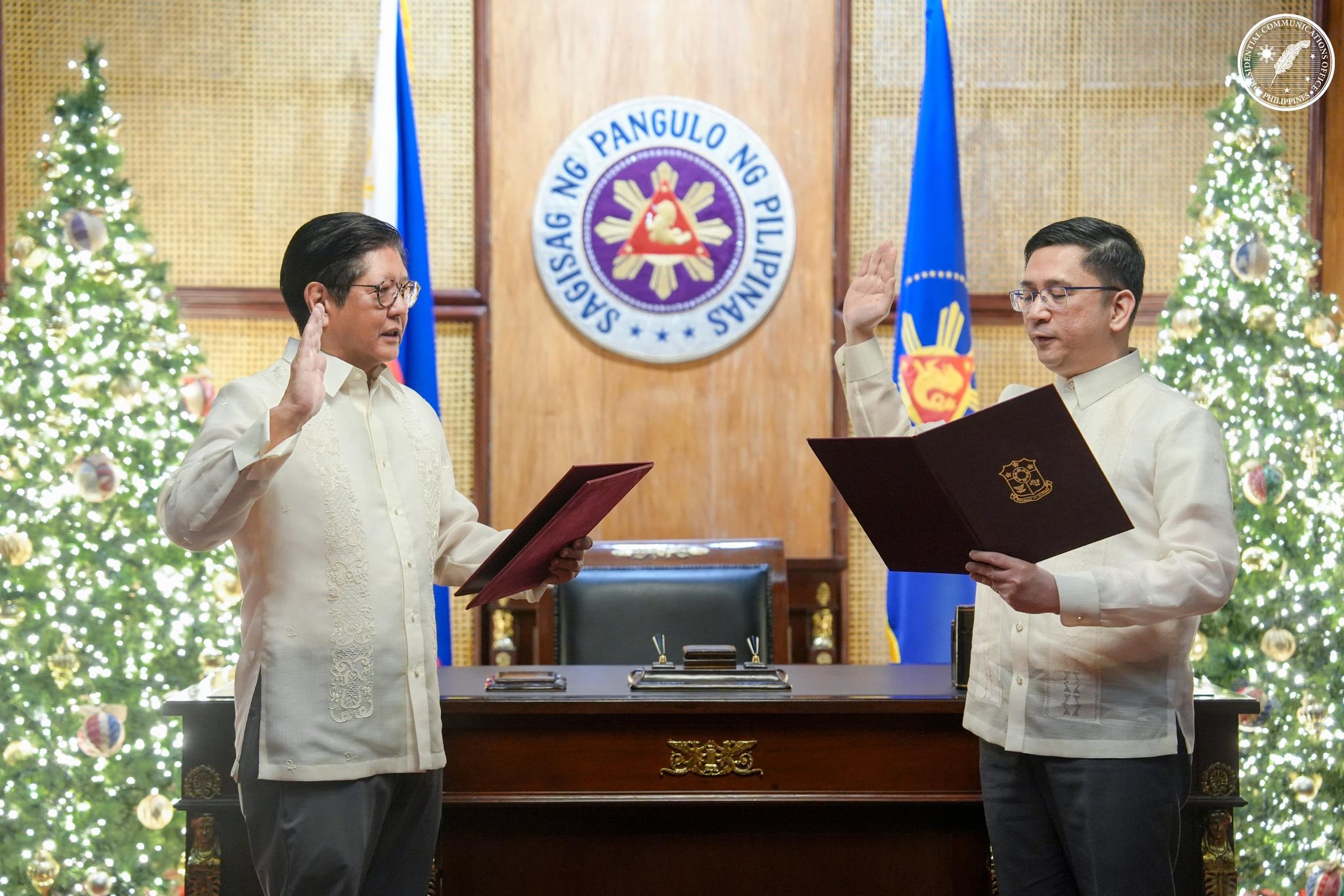 Marcos swears in Mendoza as new BIR chief