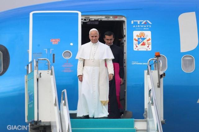 Pope Leo XIV arrives at Esenboga International Airport, during his first apostolic journey, in Ankara, Turkey, November 27, 2025. REUTERS/ Cagla Gurdogan