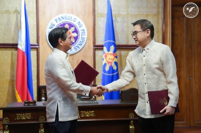 President Ferdinand ''Bongbong'' Marcos Jr. administered the oath of office of Executive Secretary Ralph Recto and acting Finance Secretary Frederick Go. PCO 