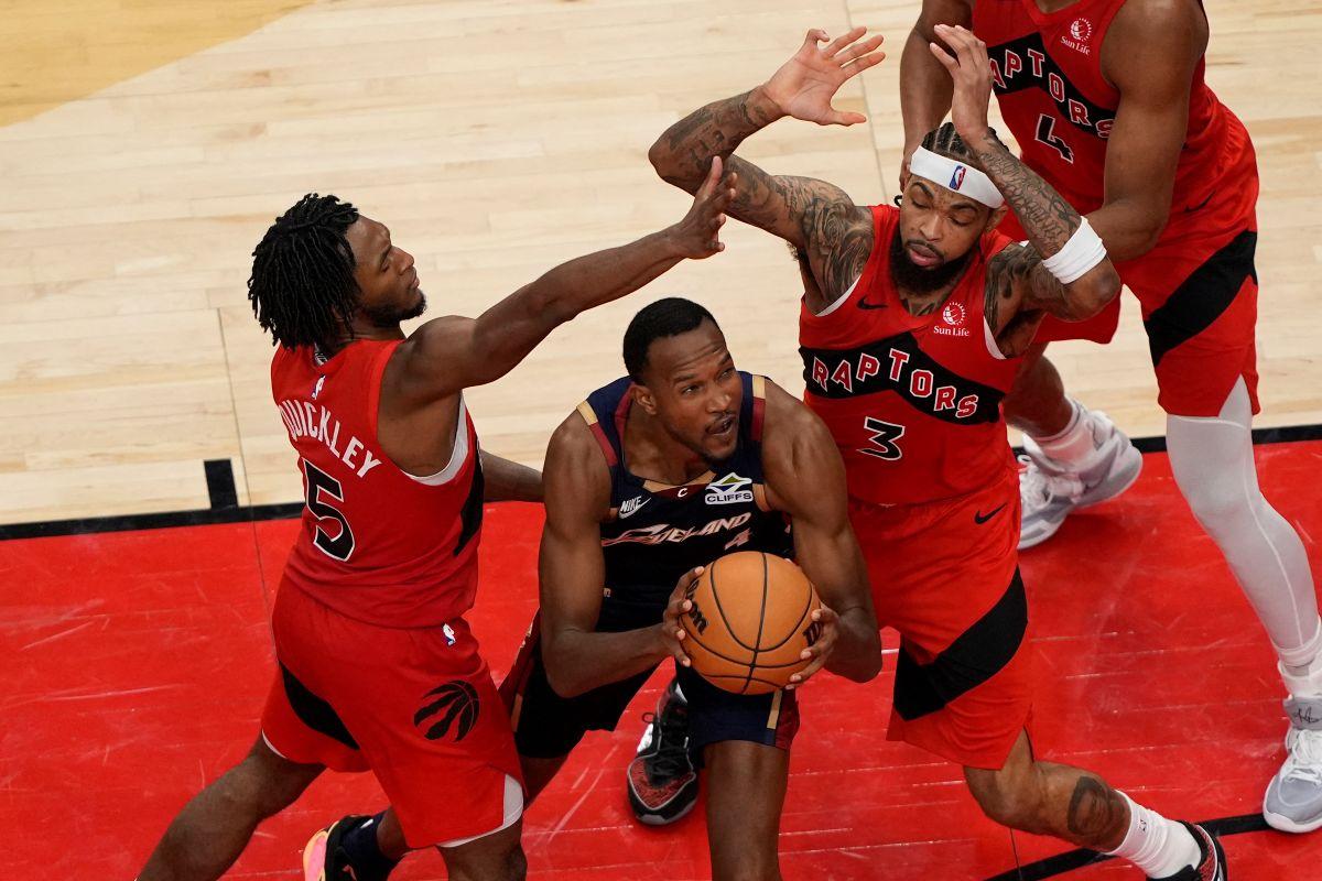 NBA: Red-hot Raptors beat depleted Cavs for 8th straight win