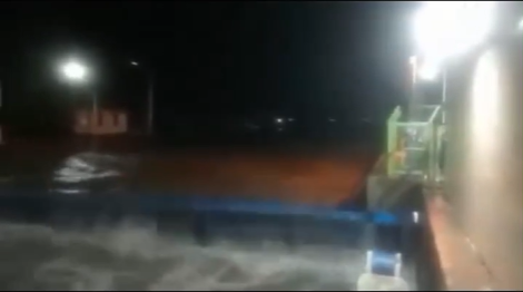 Navotas navigational gate overflows amid Uwan storm surge