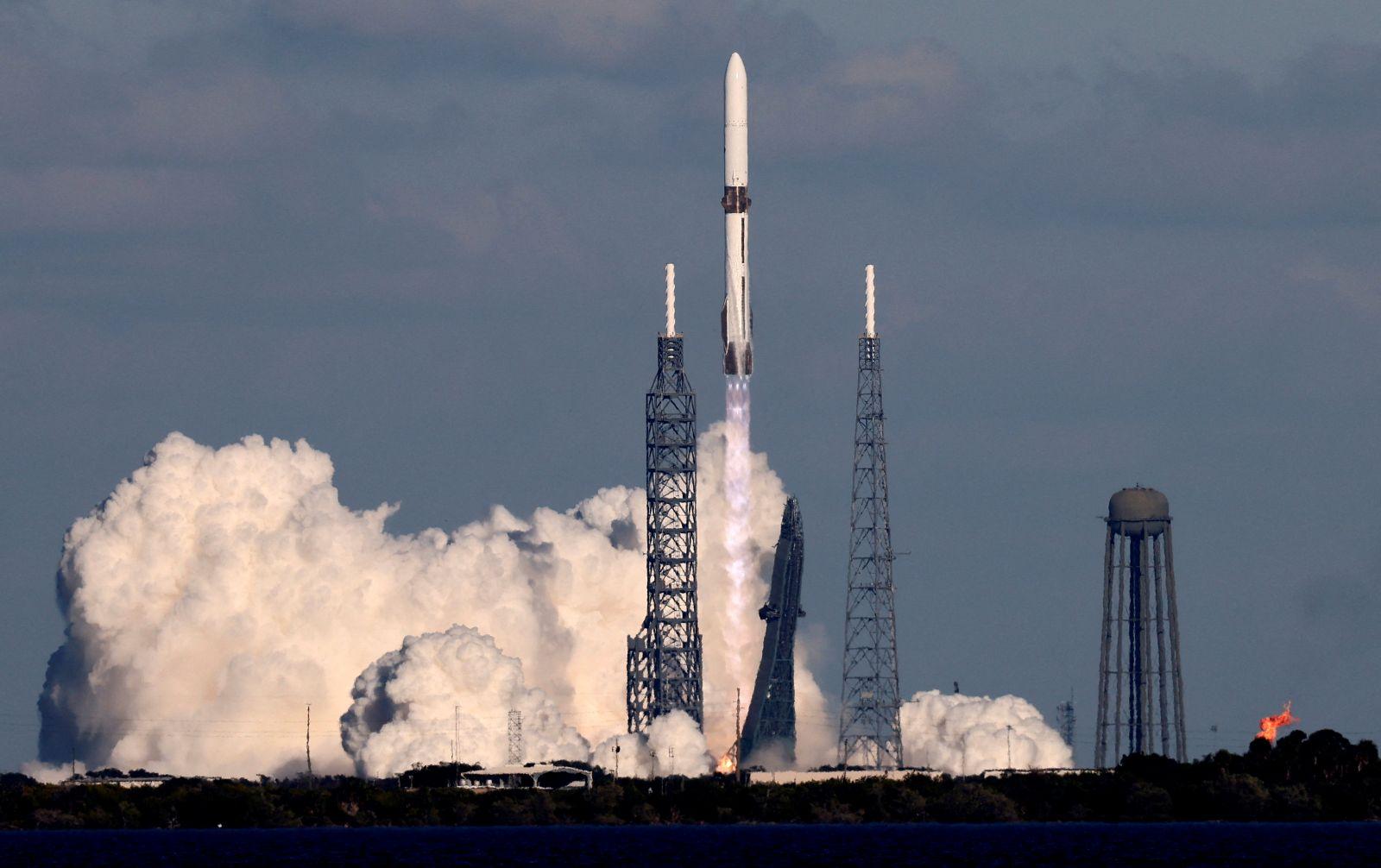 Blue Origin's New Glenn rocket deploys Mars satellites, sticks booster landing