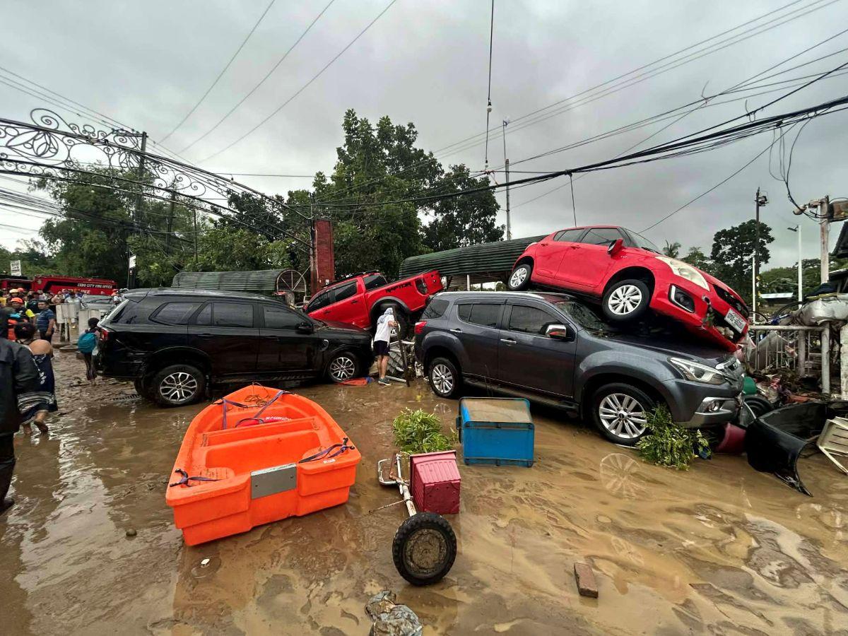 Typhoon Tino batters Visayas