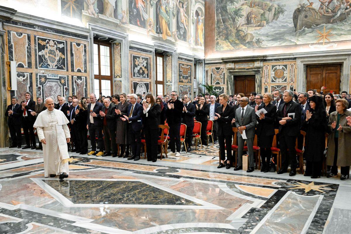 Pope hosts Hollywood stars at Vatican, laments decline in movie-going
