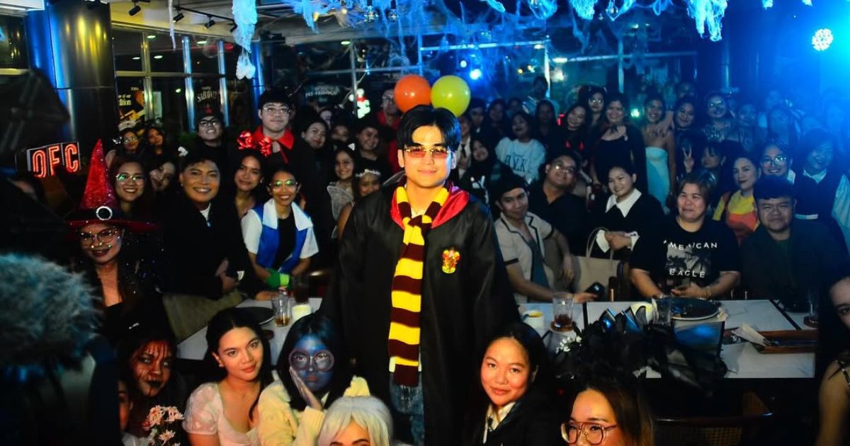 Will Ashley dresses up as 'Harry Potter' in Halloween-themed meet and greet with fans