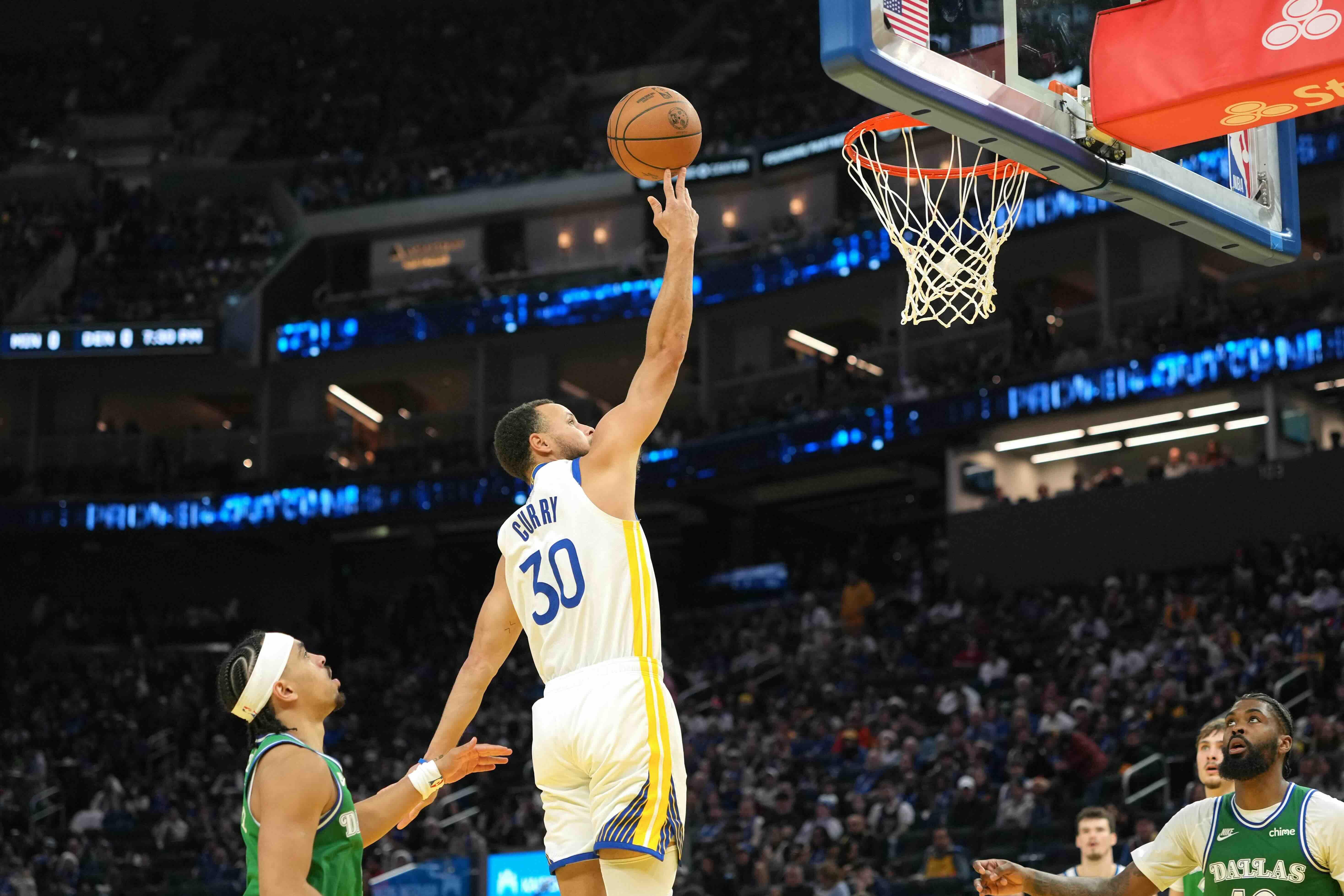 NBA: Timely Stephen Curry scoring helps Warriors defeat Mavericks