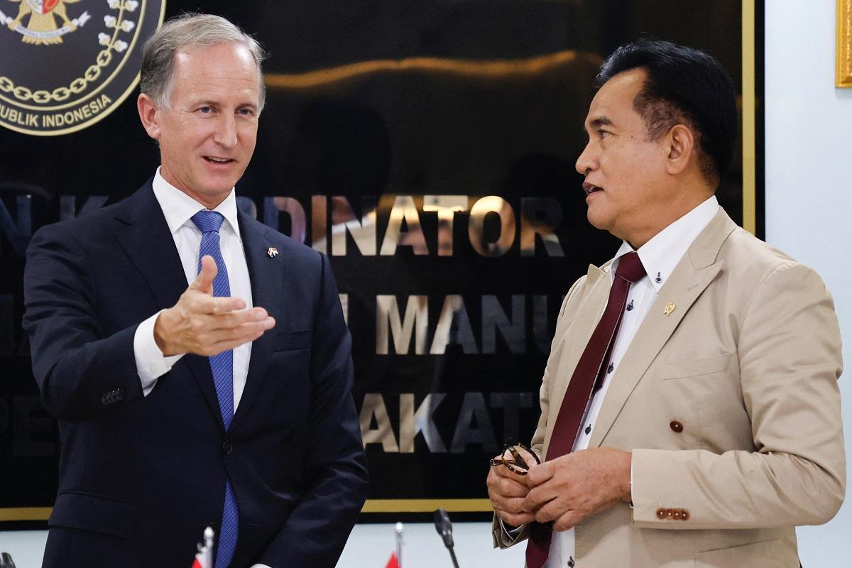 Indonesia sends home two Dutch convicts, one on death row, after repatriation deal