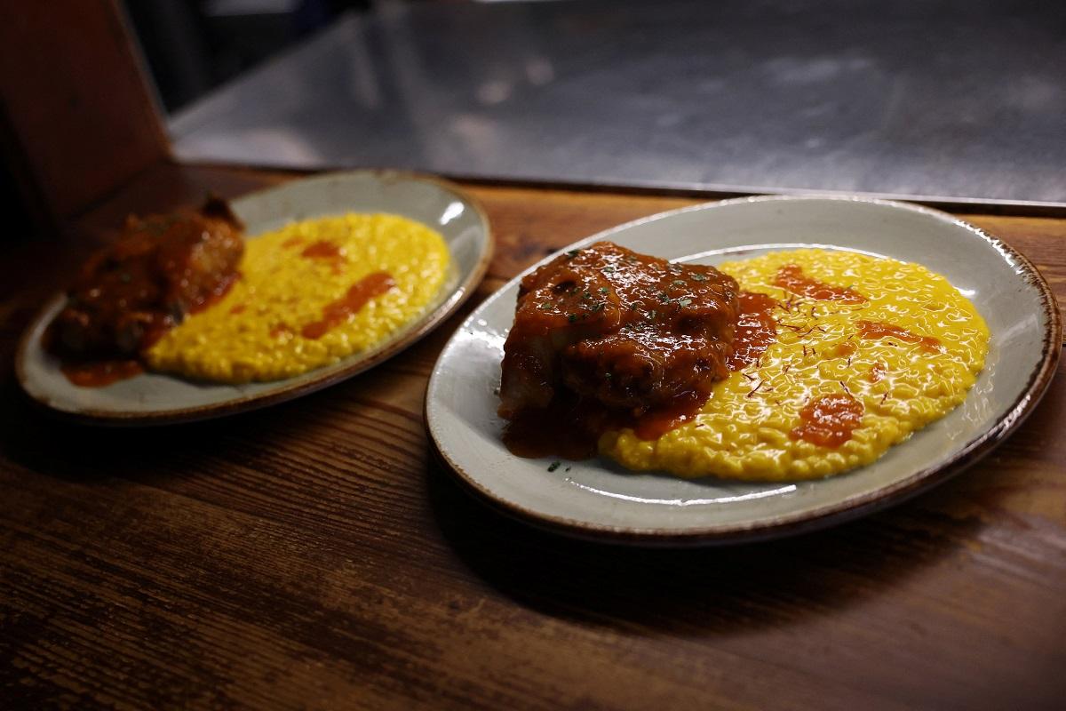 Risotto con ossobuco is ready to be served at Cantina della Vetra restaurant in Milan, Italy, December 6, 2025. REUTERS/ Claudia Greco