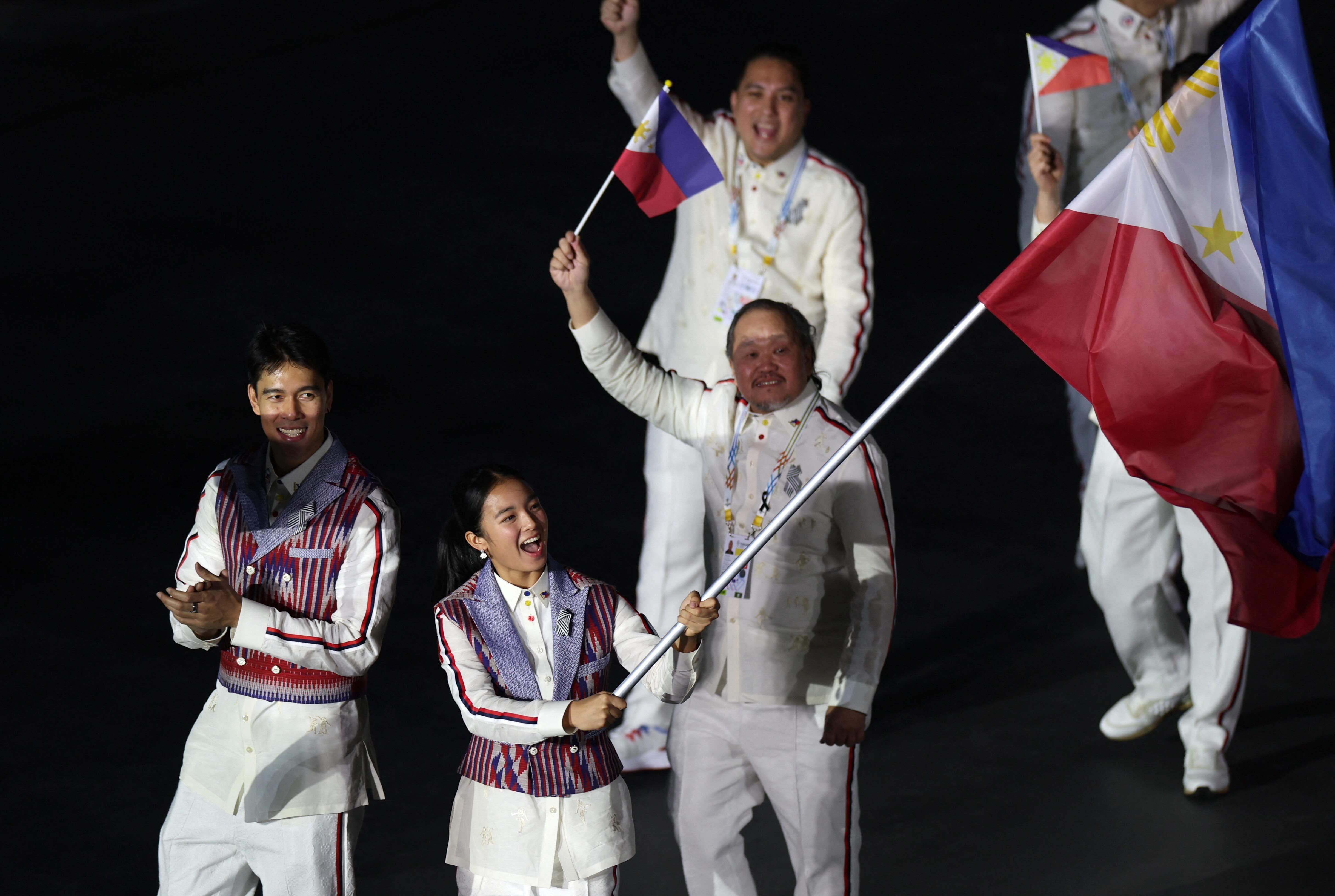 Alex Eala says being PH flag bearer at 2025 SEA Games opening ceremony was surreal