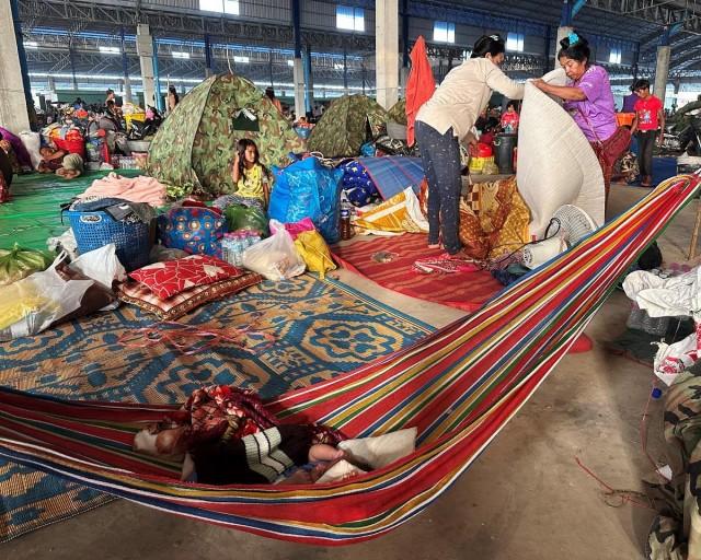 People rest at a makeshift shelter after evacuation, amid clashes between Thailand and Cambodia along a disputed border area, in Mongkol Borey, Banteay Meanchey province, Cambodia, December 9, 2025. REUTERS/ Thomas Suen