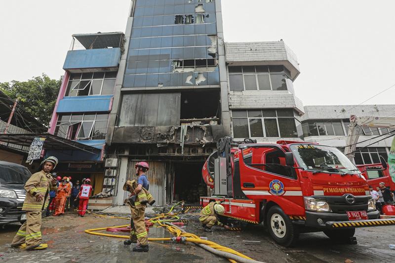 Fire rips through seven-storey building in Jakarta, killing 22 people