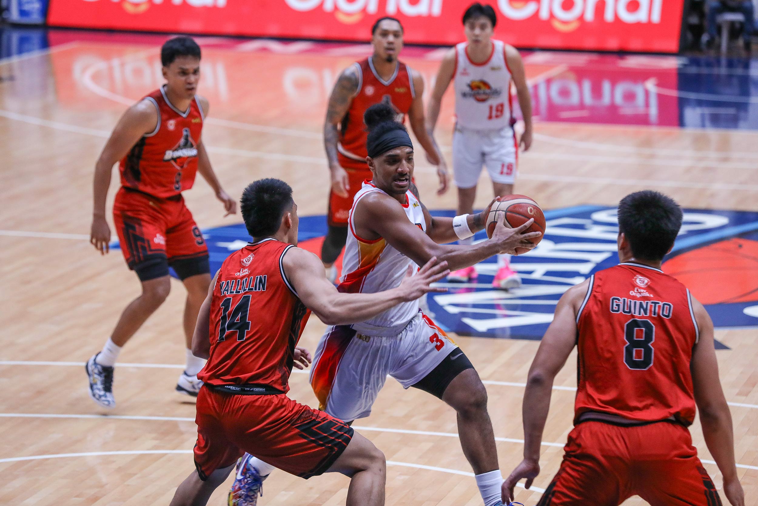 PBA: Perkins drops 33 to lead Phoenix past Blackwater; Titan Ultra edges Terrafirma