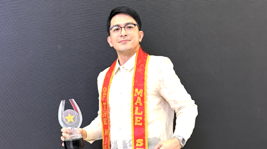 Dennis Trillo’s ‘honest politician’ look earns him PMPC Male Star of the Night award
