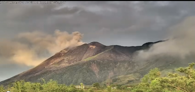 Kanlaon Volcano spews ash; Alert Level 2 still up —PHIVOLCS