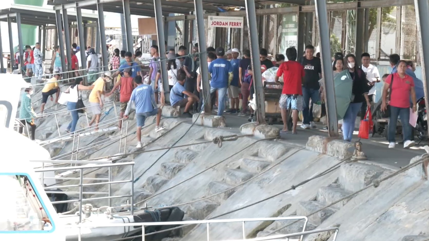 Tight security at ports, terminals in W. Visayas for the holidays