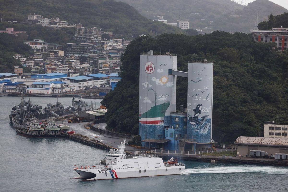 China fires rockets towards Taiwan in war games simulating blockade