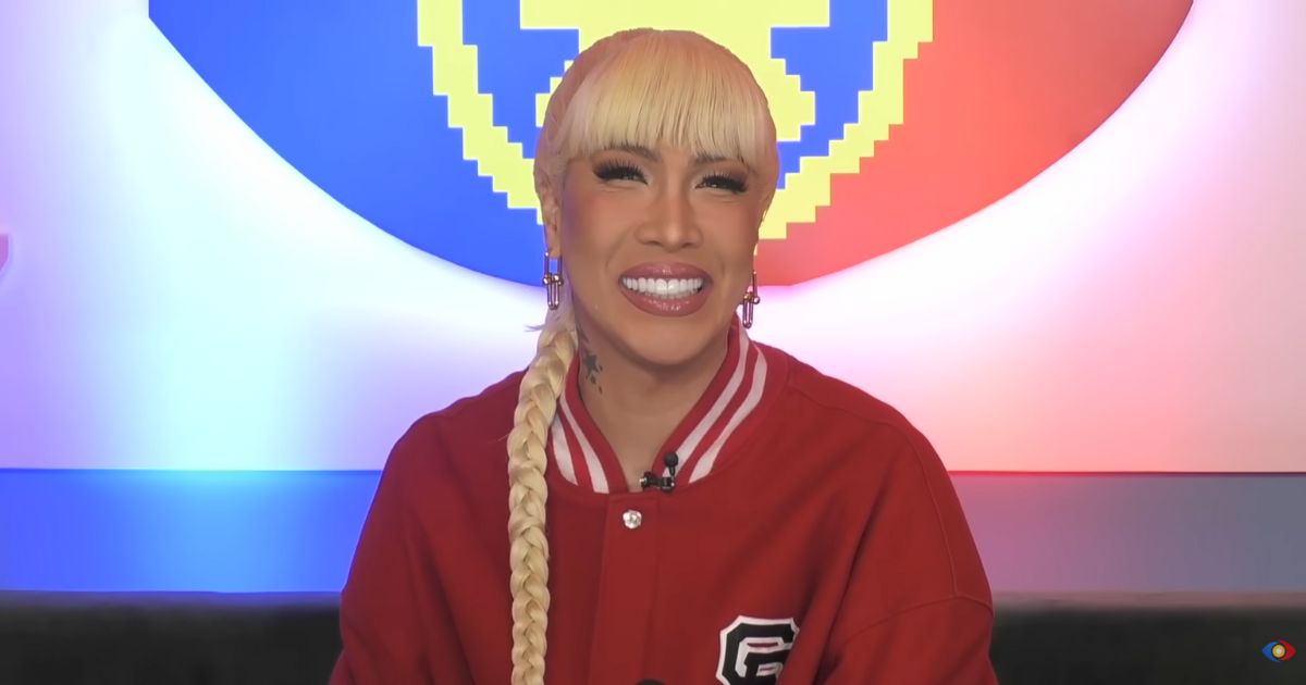 Vice Ganda visits PBB house, rewards select housemates with phone calls to family