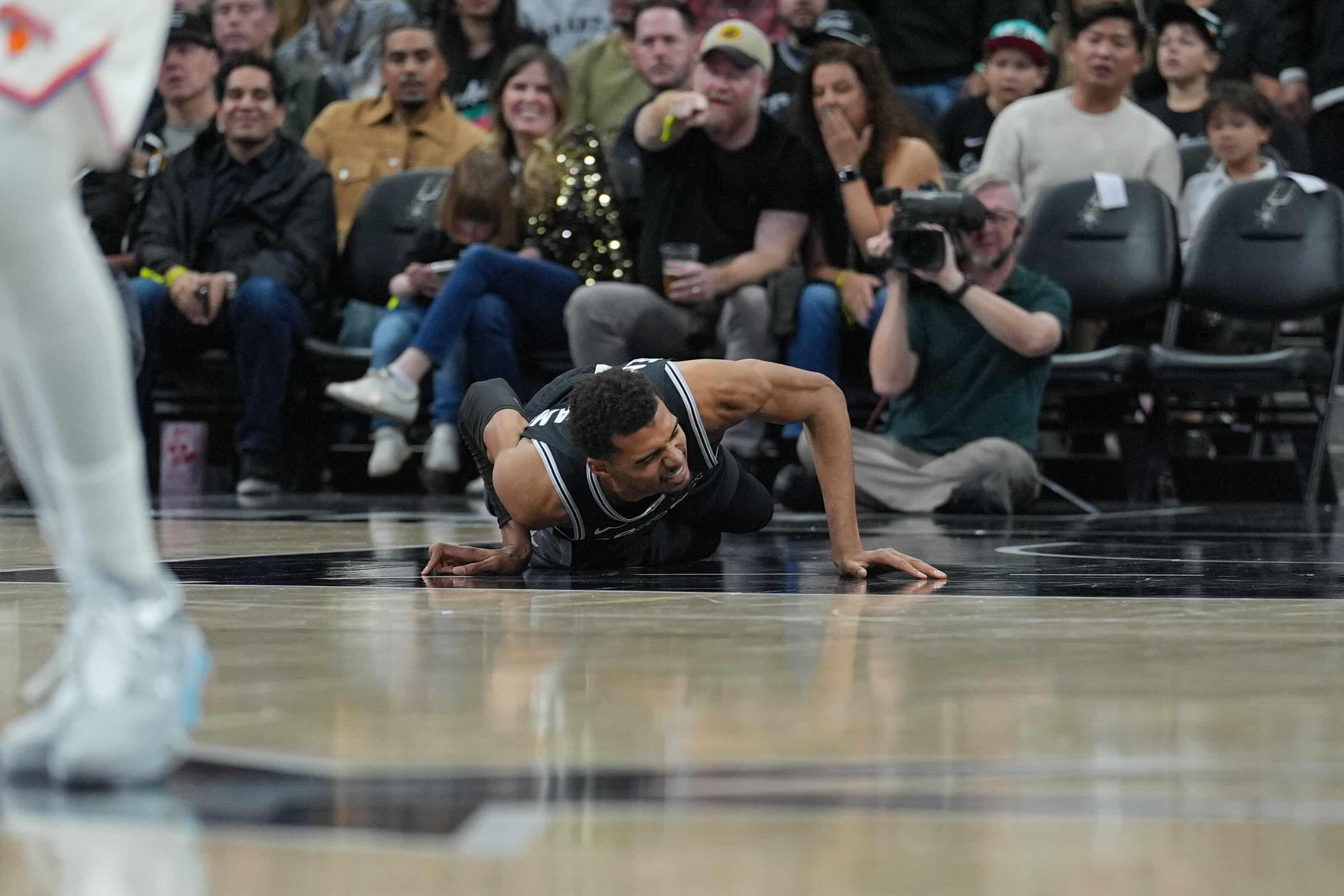 NBA: Victor Wembanyama downplays knee injury