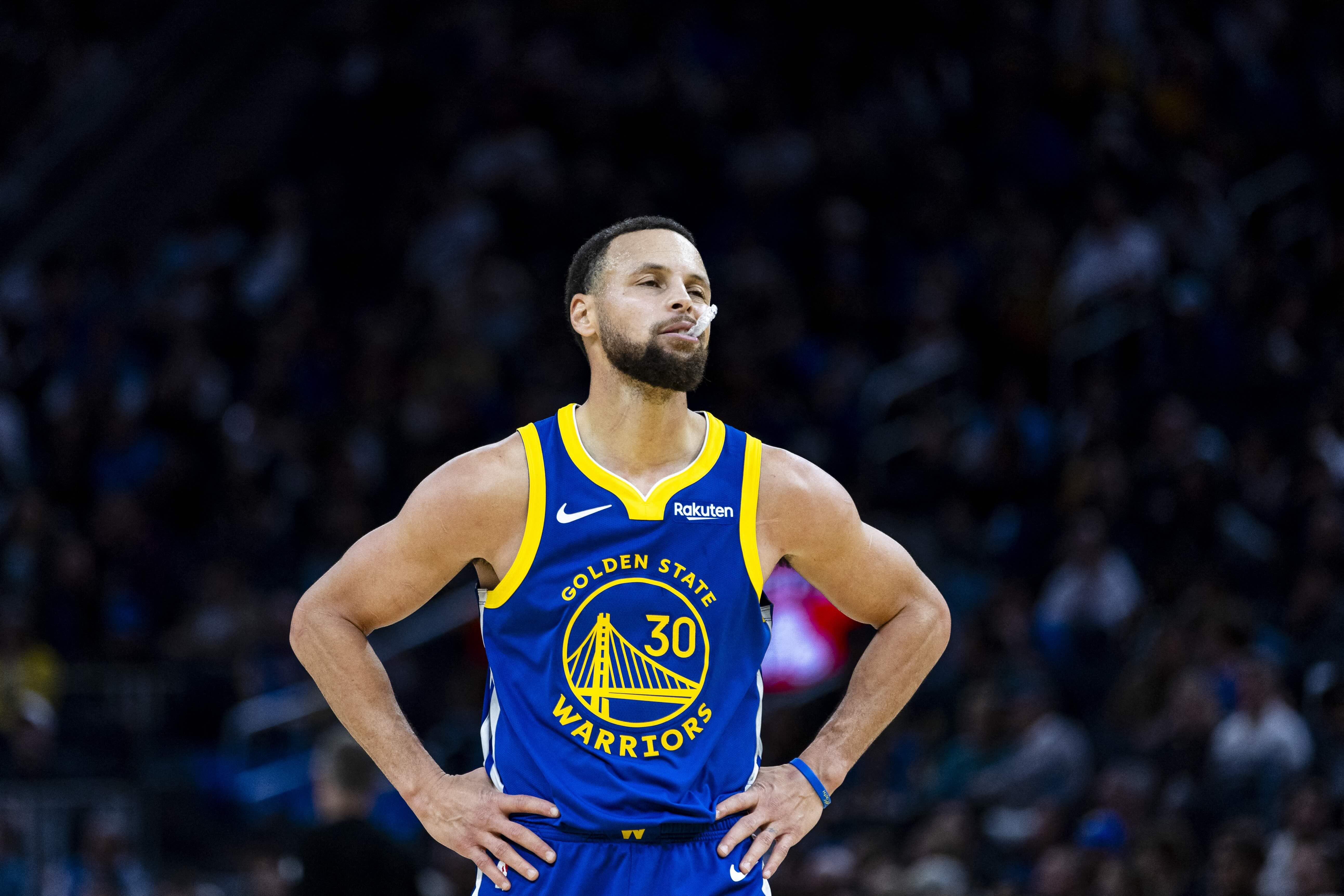 NBA: Stephen Curry, Warriors overwhelm Jazz