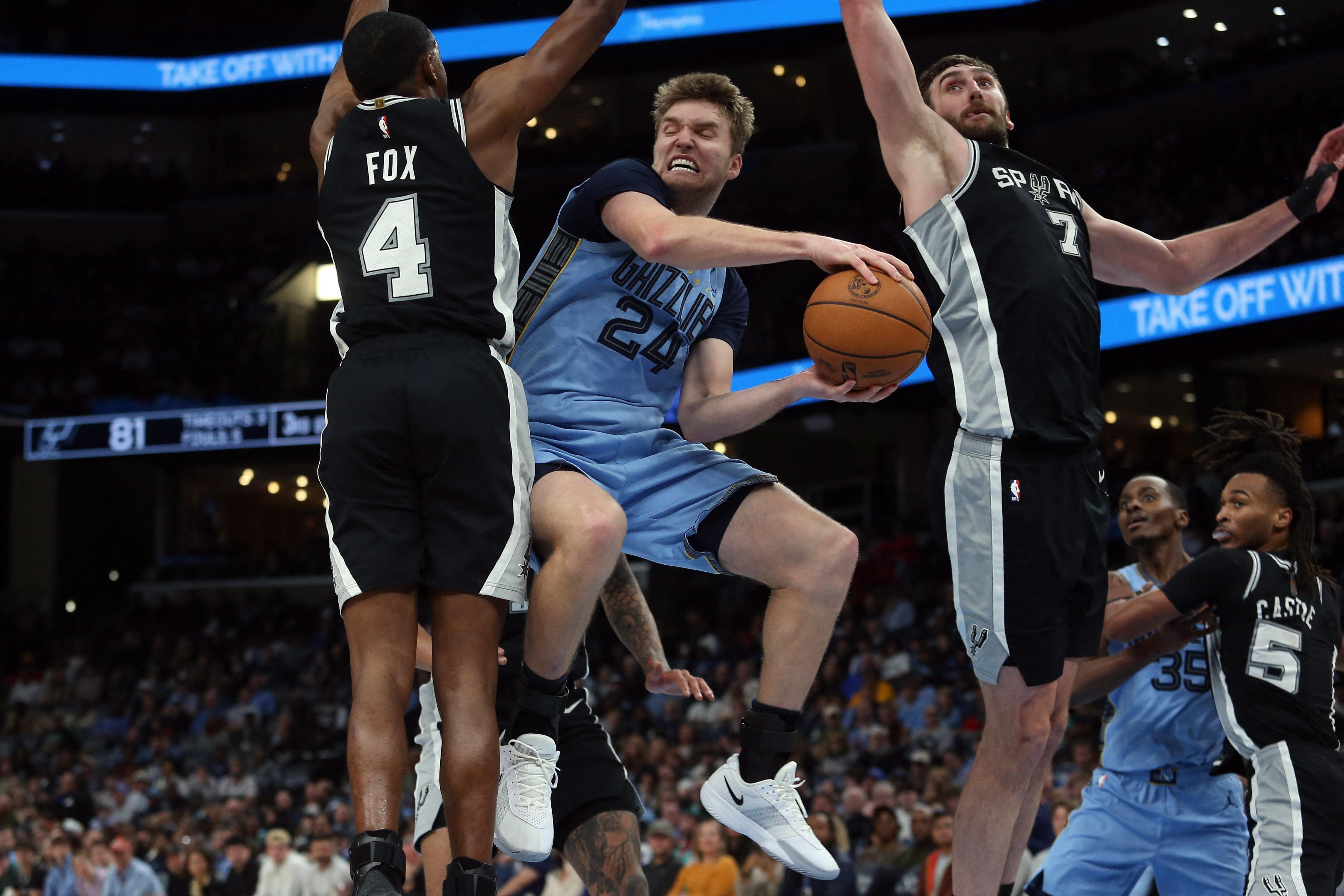 NBA: Grizzlies come from behind to edge Spurs, 106-105