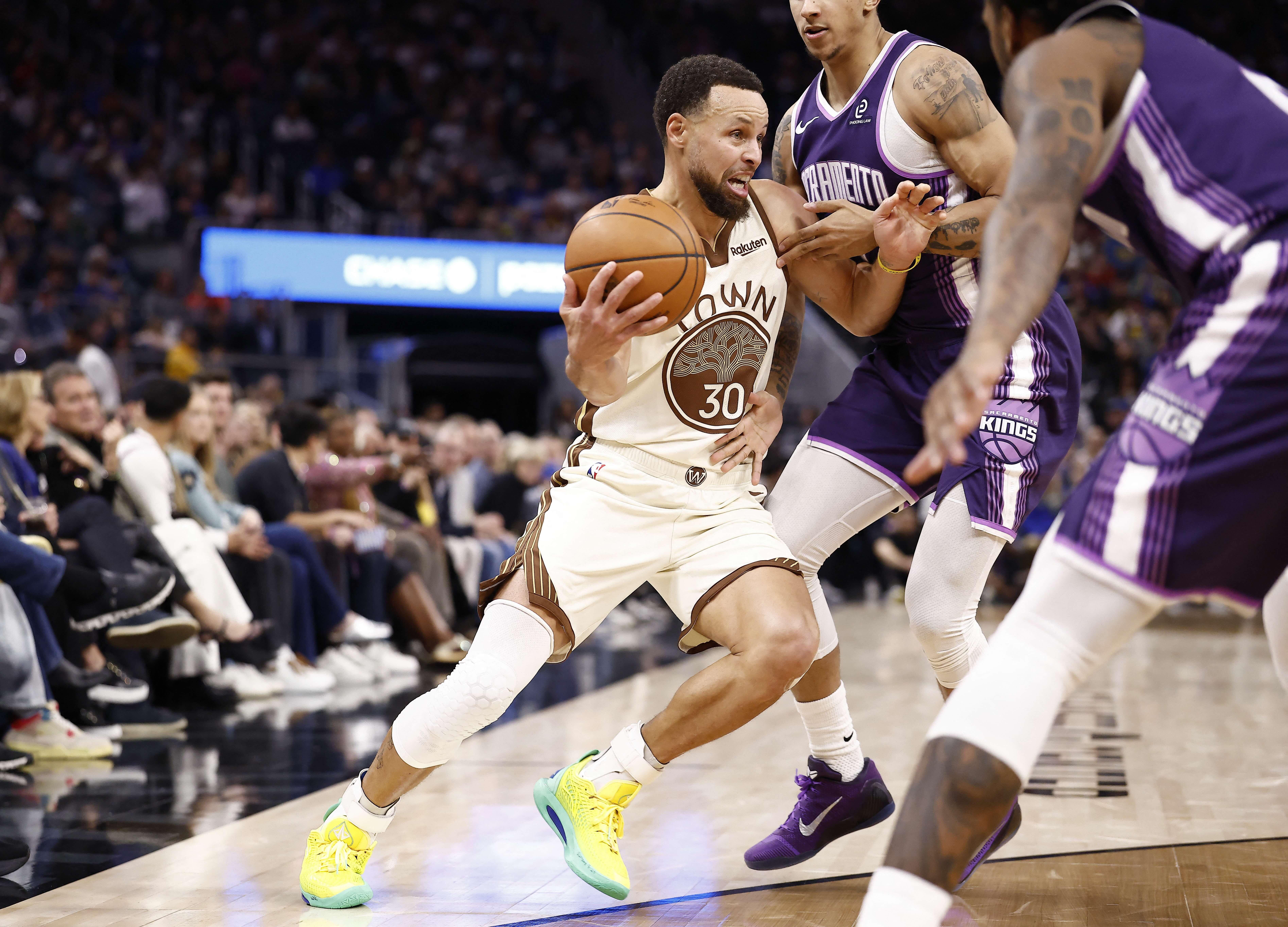 NBA: Warriors match season-high point total in rout of Kings