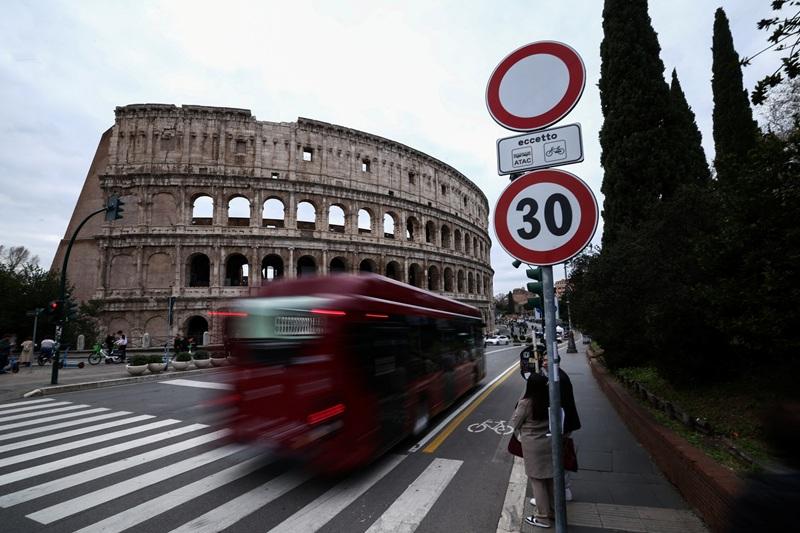 Rome sets 30 kph city center speed limit, following other European capitals