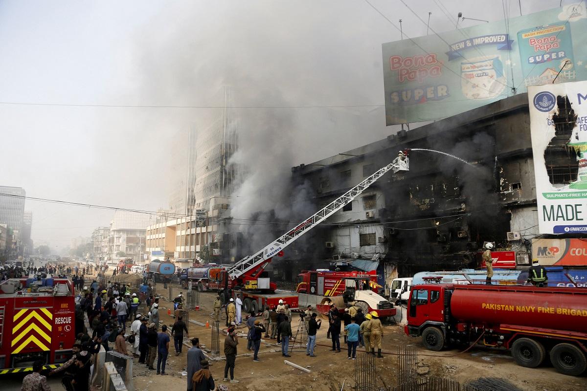 Massive fire kills 6 in Pakistan’s Karachi, destroys shopping center