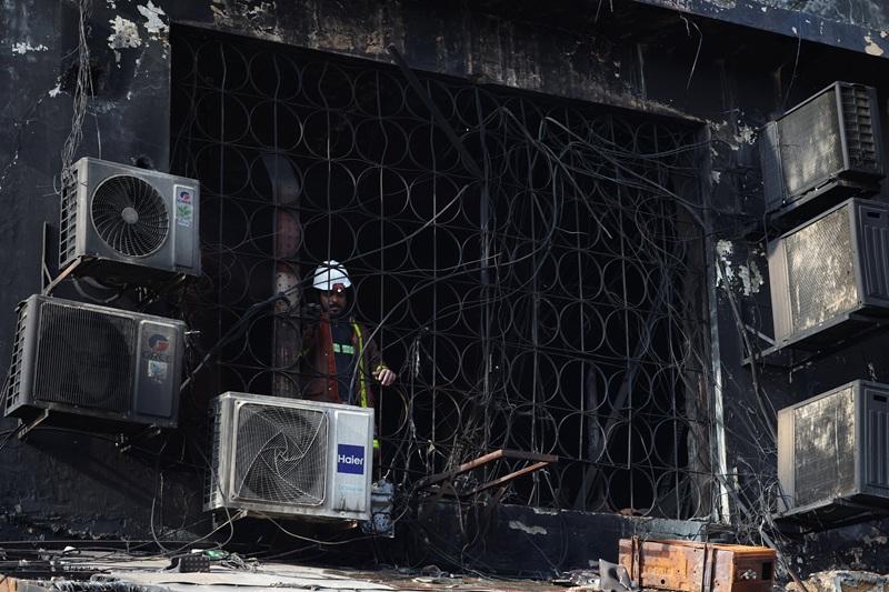 Rising smoke, locked exits: How Karachi mall inferno trapped victims