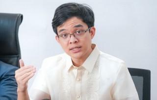 COA flags P10.4-B terminated contracts of Leviste's Solar Philippines