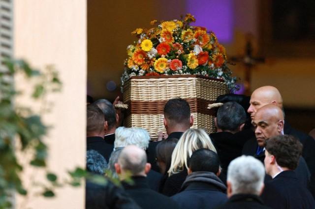 Pallbearers carry the coffin of French film icon Brigitte Bardot at the Notre-Dame-de-l&acirc;Assomption church in Saint-Tropez, France, January 7, 2026. REUTERS/ Manon Cruz