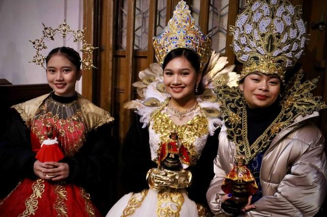 Filipino dancers carry images of the Sto. Ni&Atilde;&plusmn;o during the Sinulog Festival celebration at Prague&acirc;s St. Thomas&acirc; Church. Andy Pe&Atilde;&plusmn;afuerte III