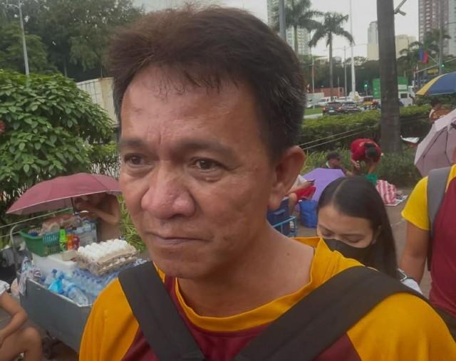 Henry Galang prepares for the Traslacion by taking a day off from work. (Photo by Sundy Locus)
